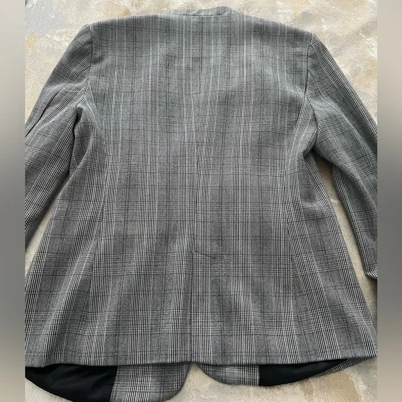 063. Bundle of Two Blazers - Picture 9 of 11